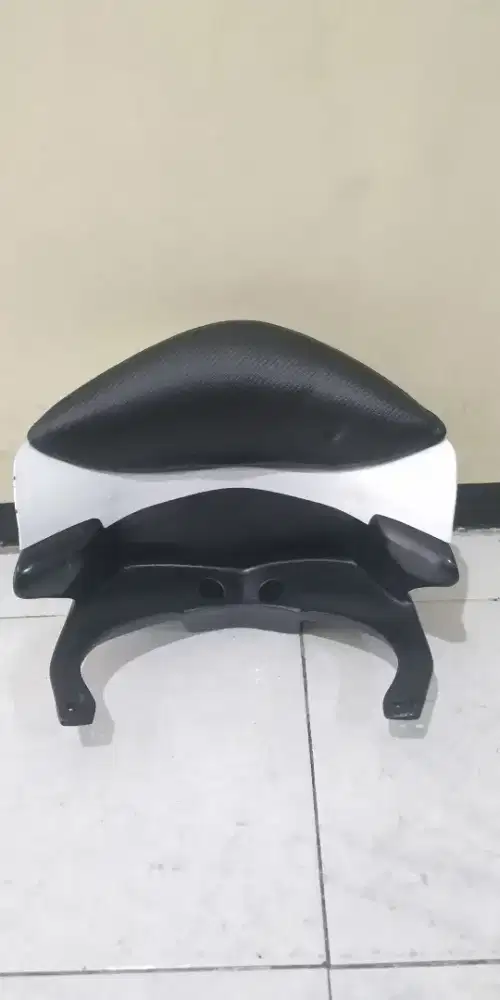 Sandaran Behel Belakang Xmax