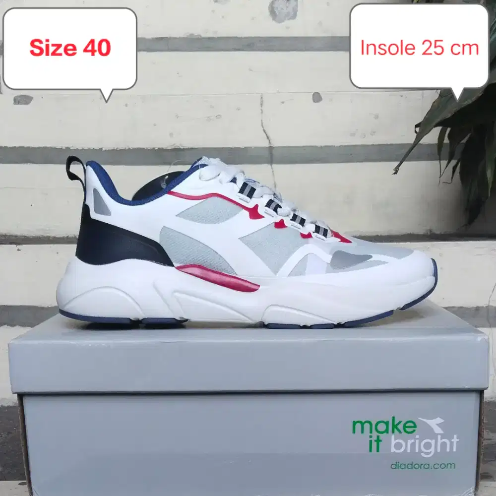 Size store sepatu diadora