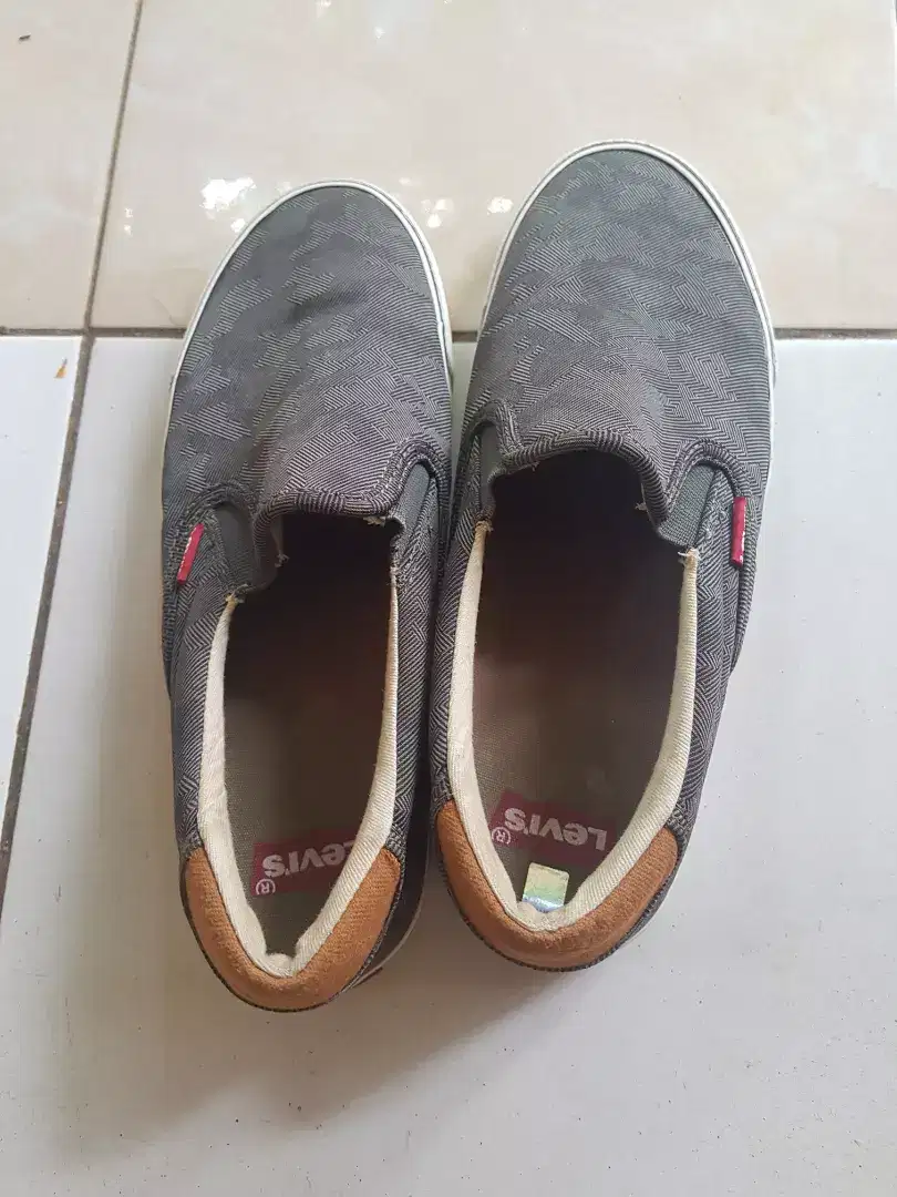 Sepatu slip on levis original second