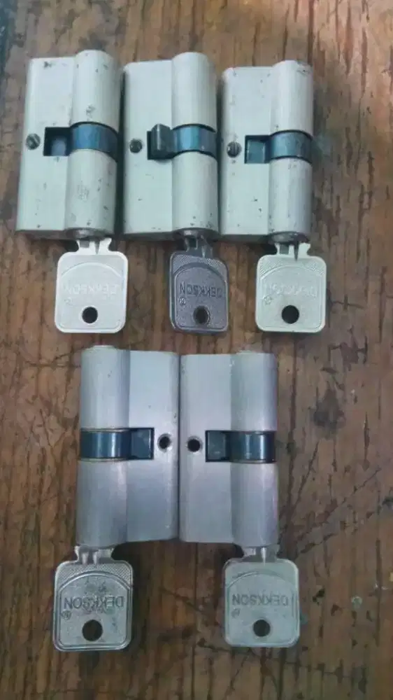 kunci rumah dan gembok