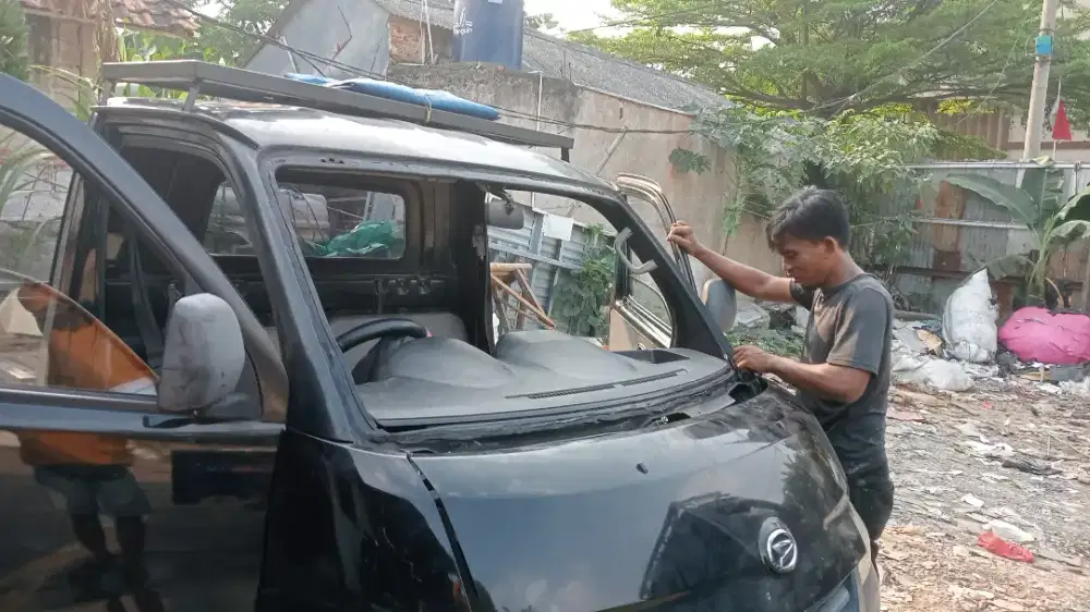 Kaca mobil Indonesia