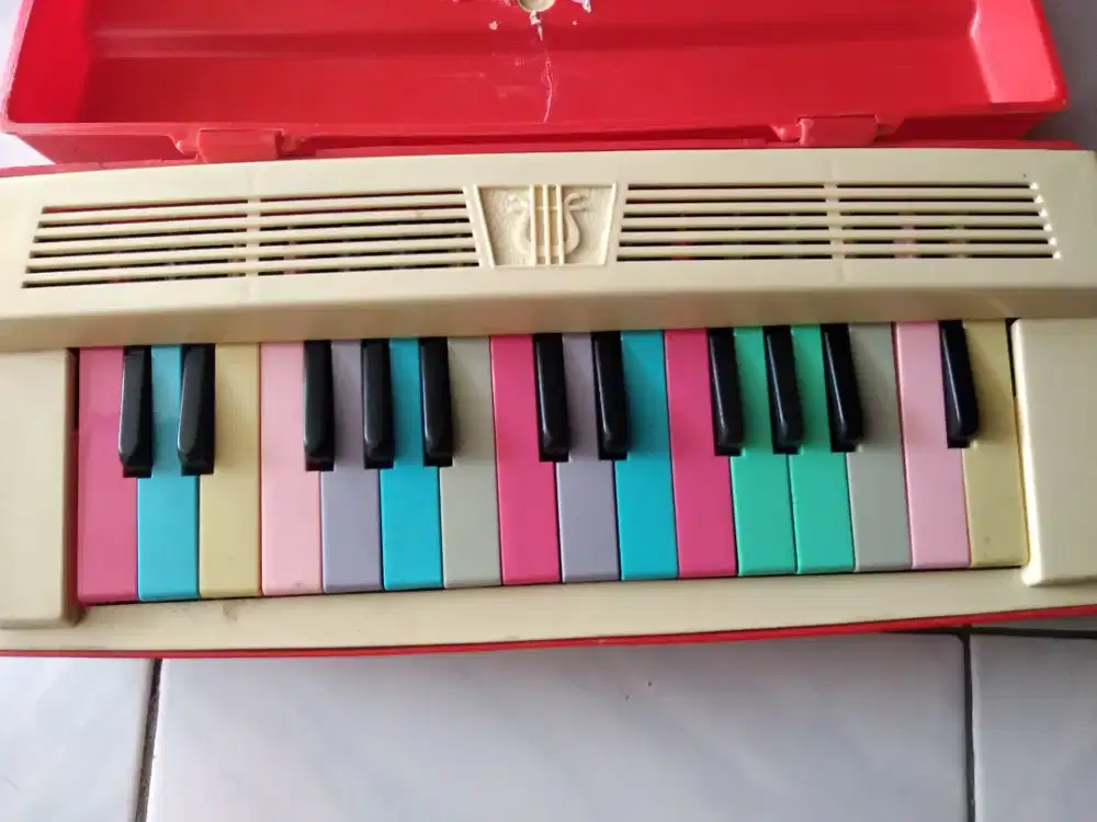 Piano keyboard musik jadul lawas