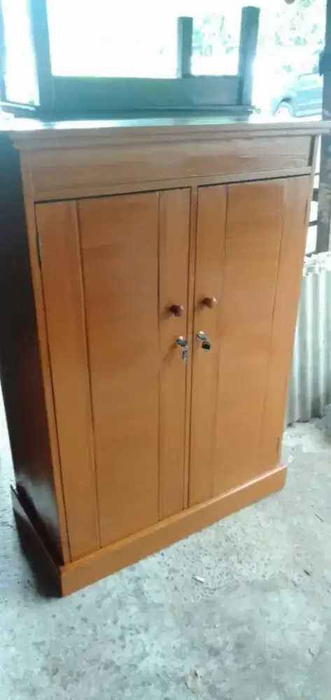Lemari pakaian 2 pintu