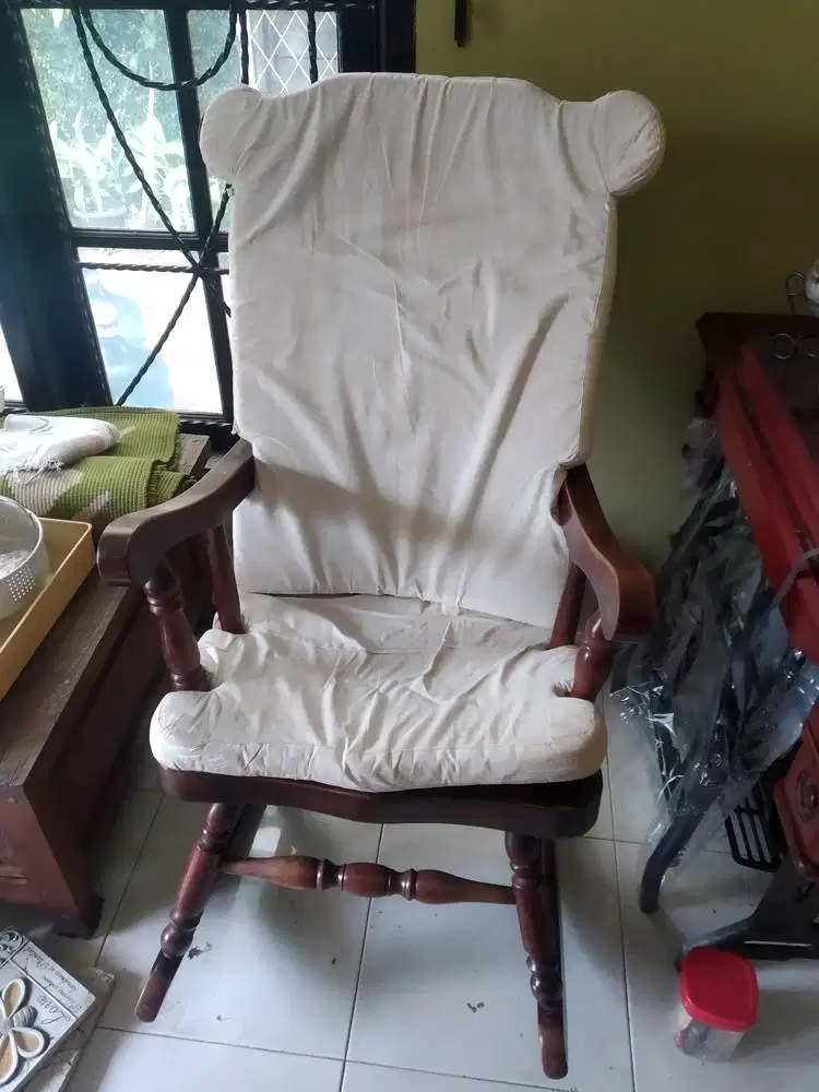 Kursi Goyang Bahan Kayu