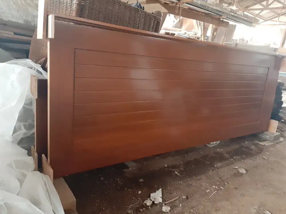 Pintu kayu solid