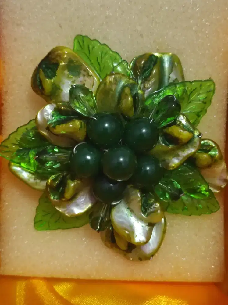 Mother of pearl and jade brooch