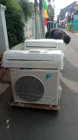 Ac daikin thailand 1,5 pk ( satu setengah pk ) R 410