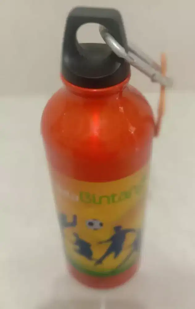 Botol minuman buat sepeda santai , bahan aluminium , good .
