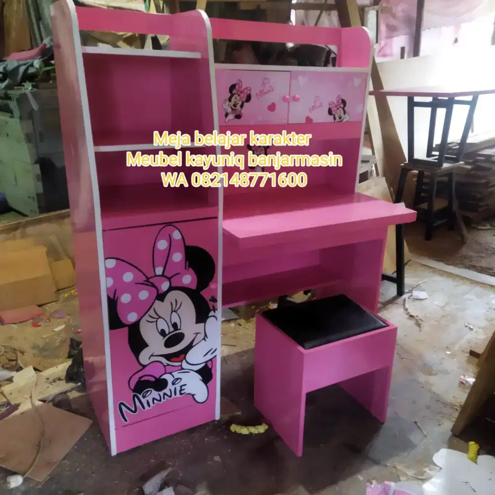 Meja belajar unik