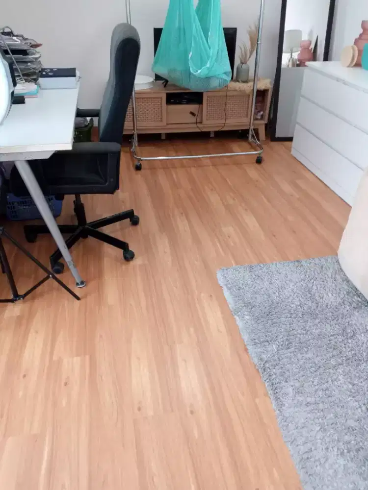 Menerima pemasangan lantai vinyl rumah, kantor, harga bersahabat