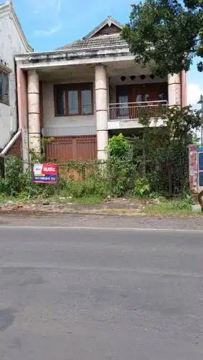 Dijual Hrg Tanah, Rumah 2 Lantai + Gudang, 1 Km dari Pintu Tol Muneng