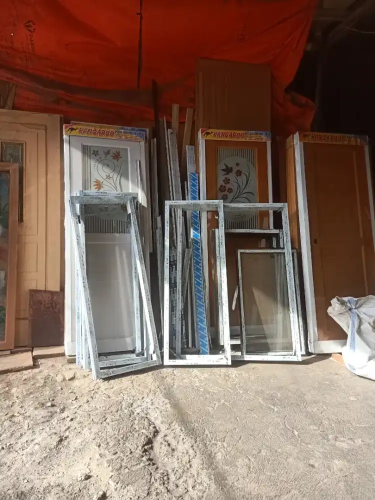 Pintu kusen dan jendela almunium kayu  melayani pasang engsel kunci