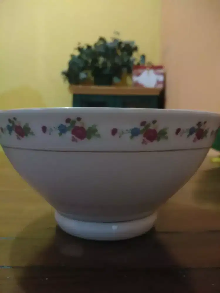 Mangkok motif bunga kuno