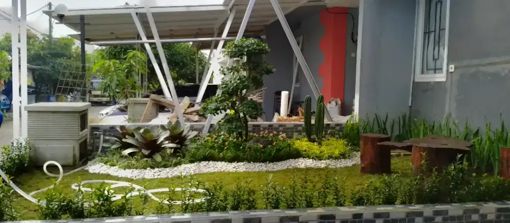 TUKANG RUMPUT GAJAH MINI DAN PEMBUATAN TAMAN