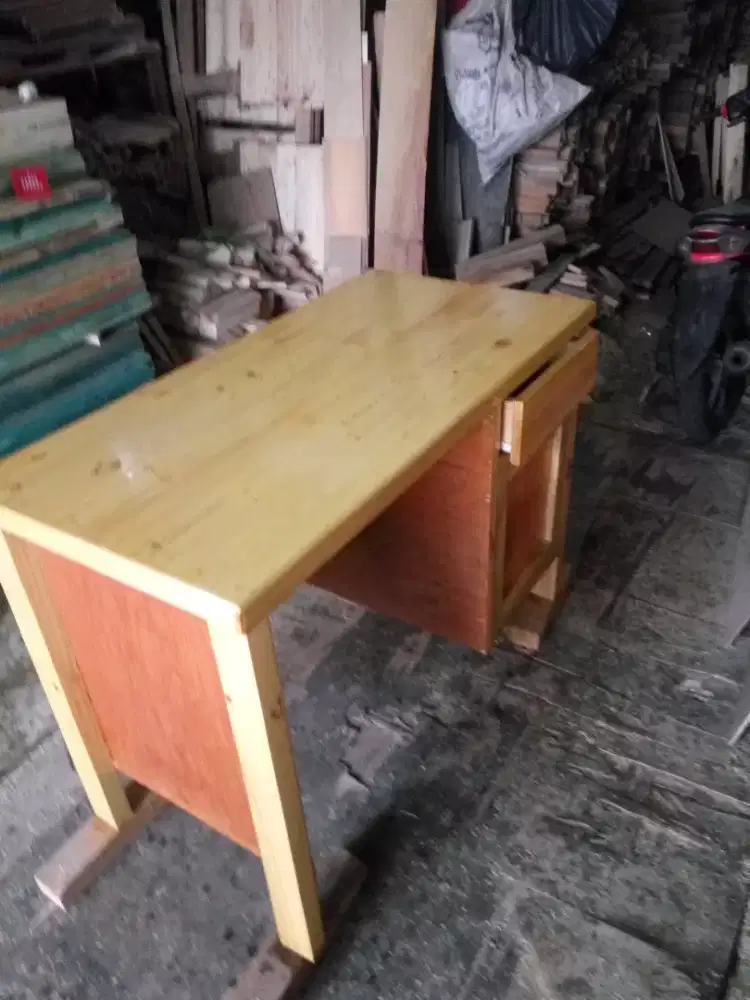 Meja kantor / kasir/guru