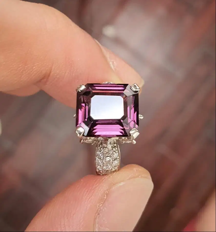Natural Spinel 6.3 ct Ring Gold Diamond
