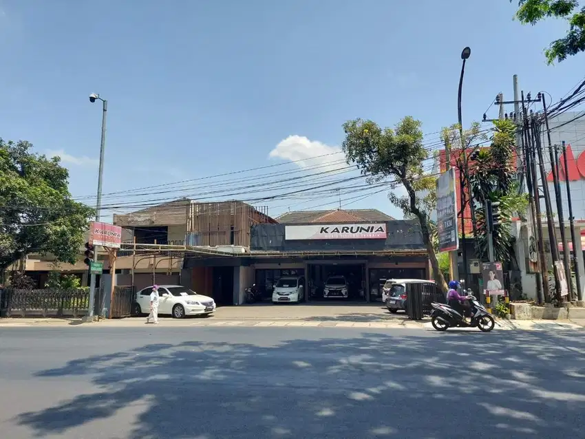 Tempat usaha showroom, jual seharga tanah saja