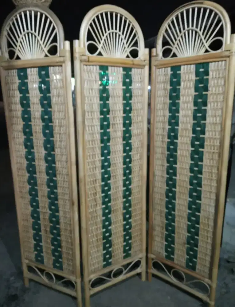 Partisi penyekat ruangan