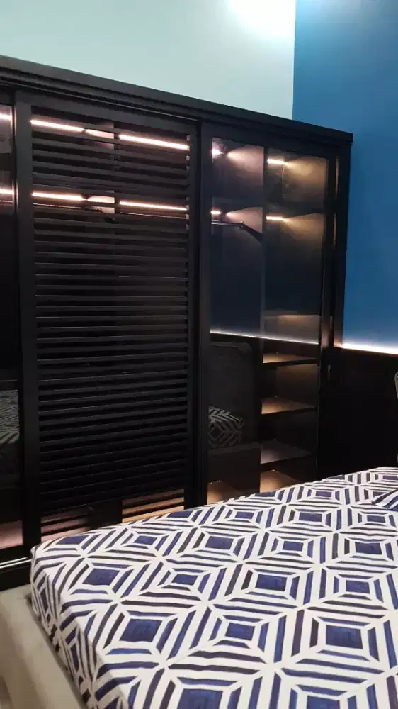 Almari pakaian pintu sliding/Wardrobe