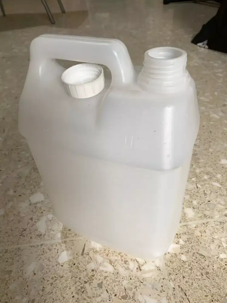 Jerigen plastik putih ada tutup kompan 4liter