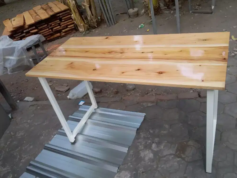 Meja restoran meja laptop meja sudut meja ruang tamu kaki besi MJK