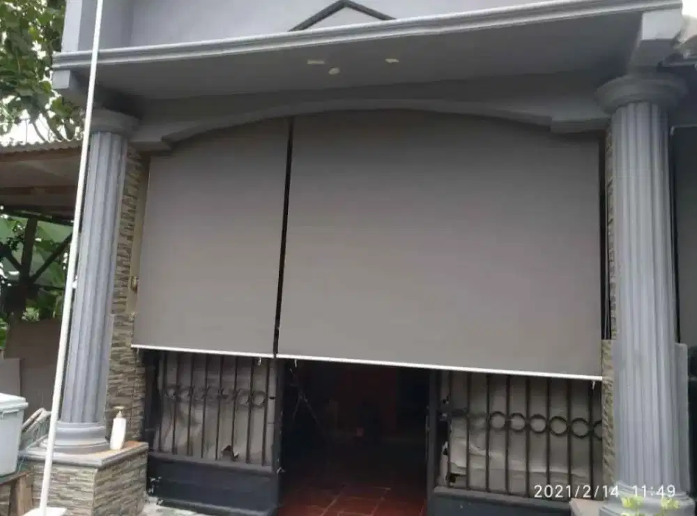 Tirai gulung Penahan hujan dan panas  termurah