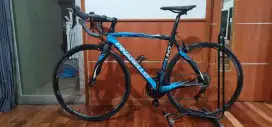 jual sepeda Pinarello kondisi 98 % baru dipakai 2 x