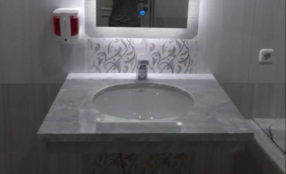 Top Wastafel Warna Putih