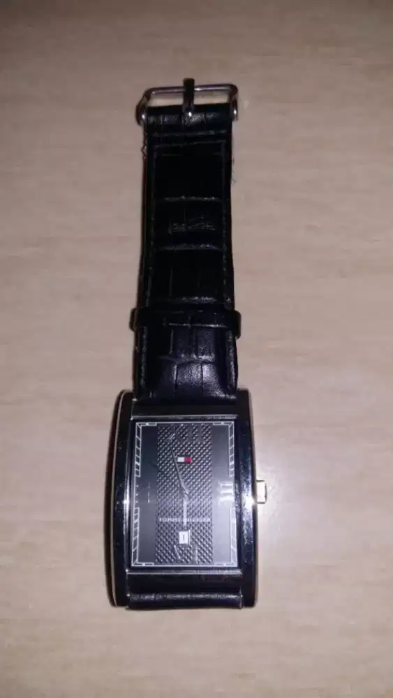 Jam  Tangan  Kotak Kulit Unisex