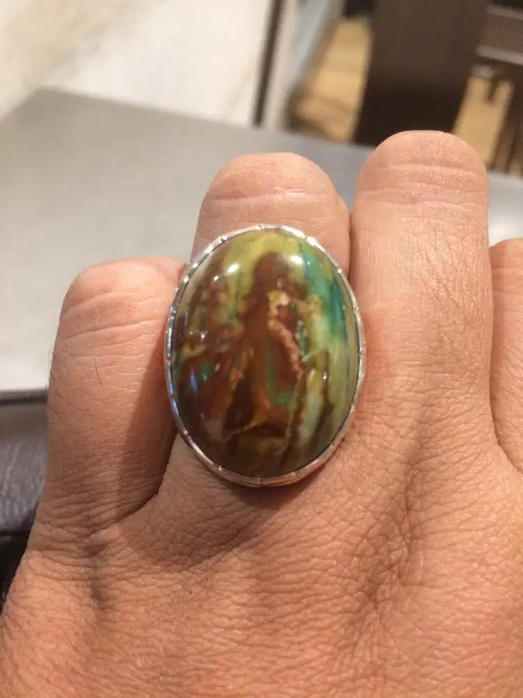 Langka batu bergambar nyi roro kidul