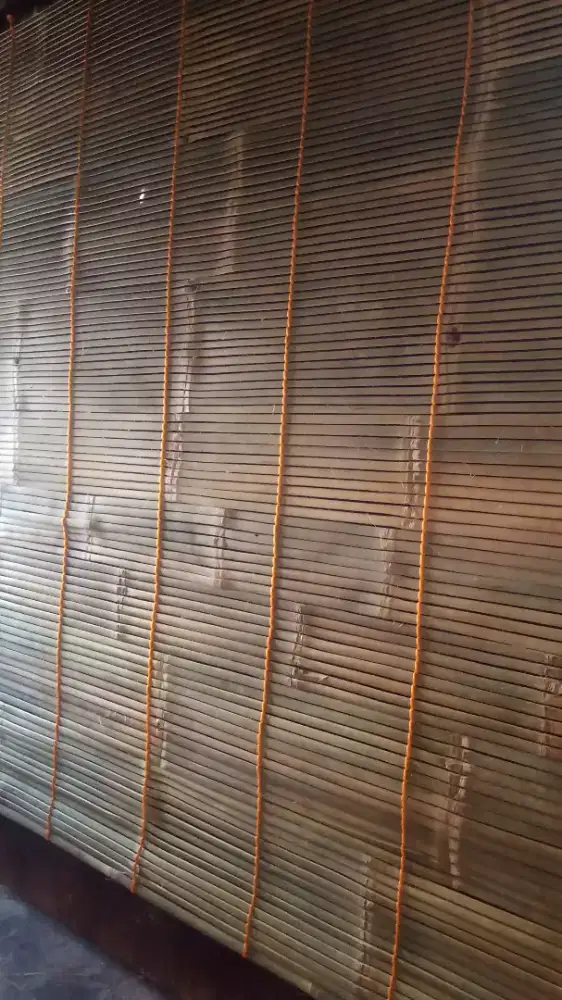 Tirai krey wide dari bambu warna hijau