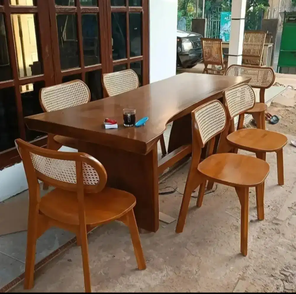 Terbaru meja cafe trembesi solid.