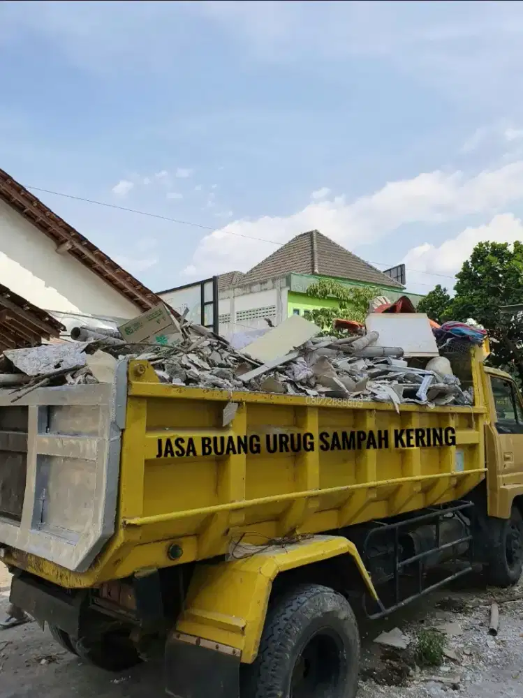 Jasa buang puing tanah urug sampah kering proyek ranting pohon
