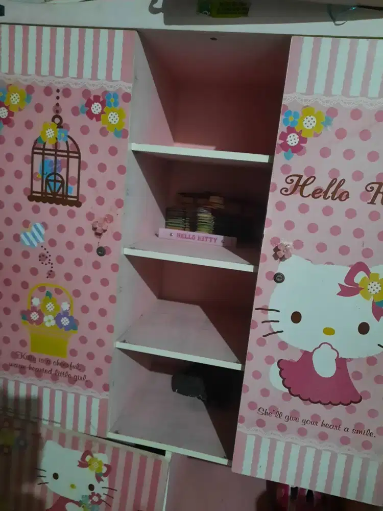 lemari pakaian multifungsi