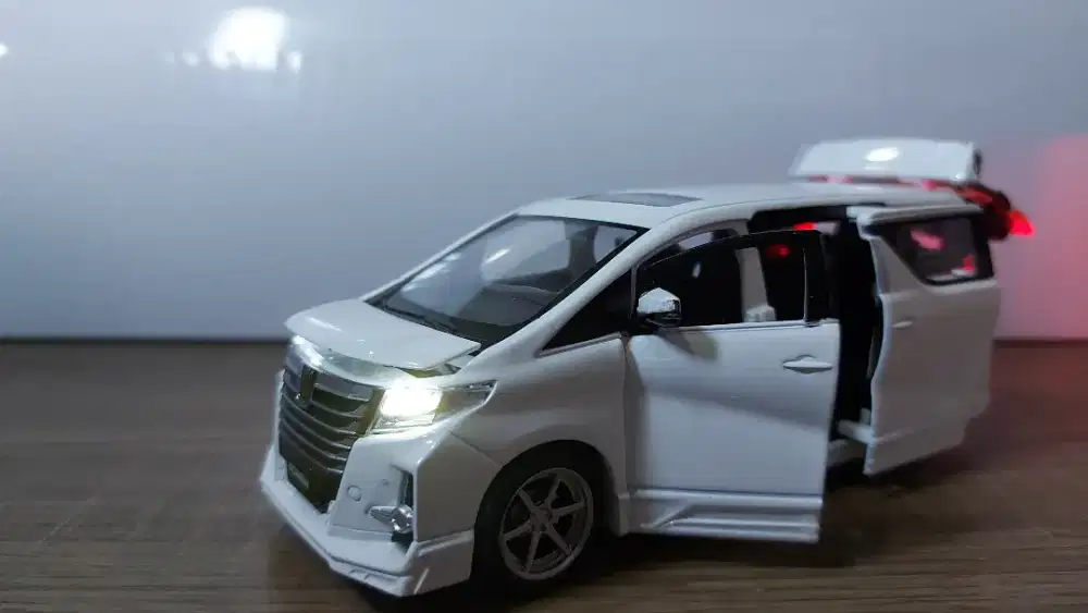 Diecast Miniatur Mobil Toyota Alphard Rowen 