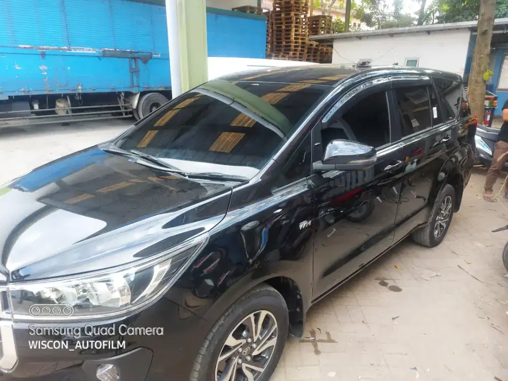 panggilan kaca film untuk menambah privasi mobil