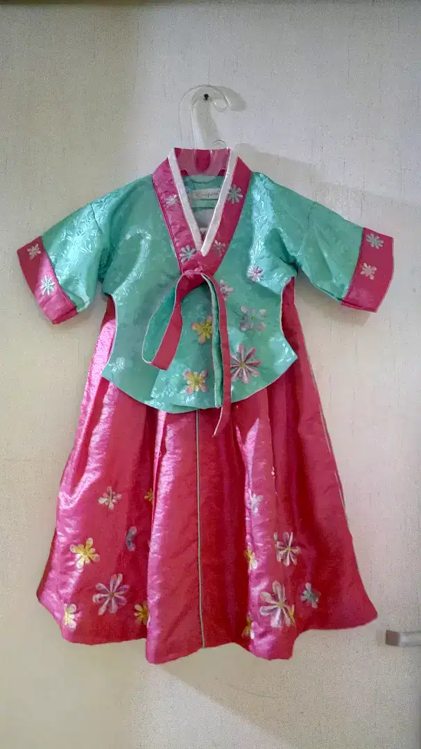 Preloved Hanbok anak( baju Korea)