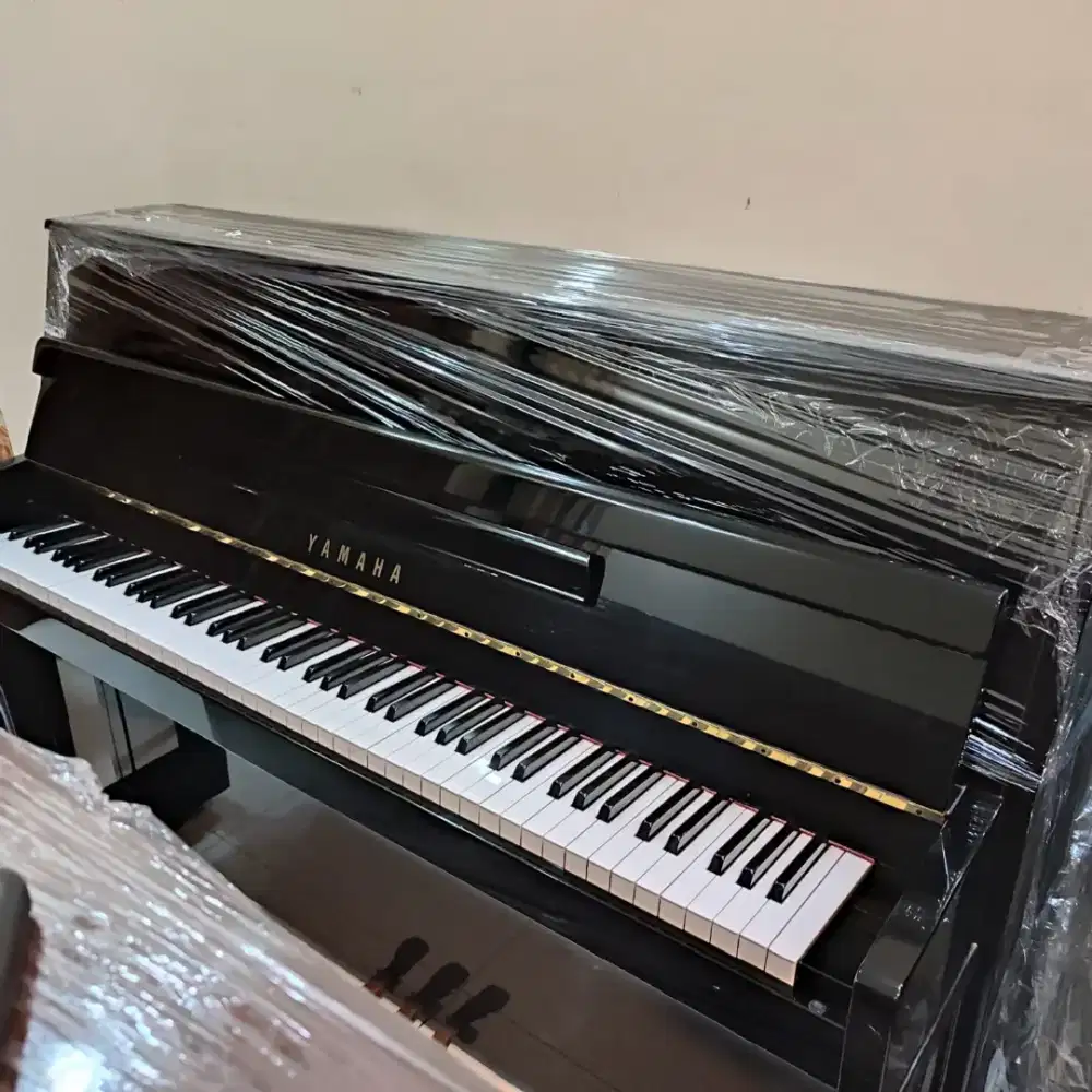 Piano Yamaha LU