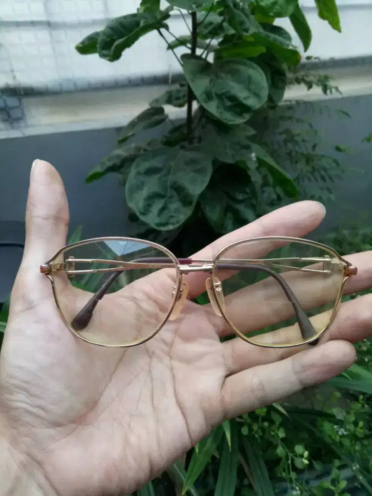 Kacamata Yves Saint Laurent classic original..