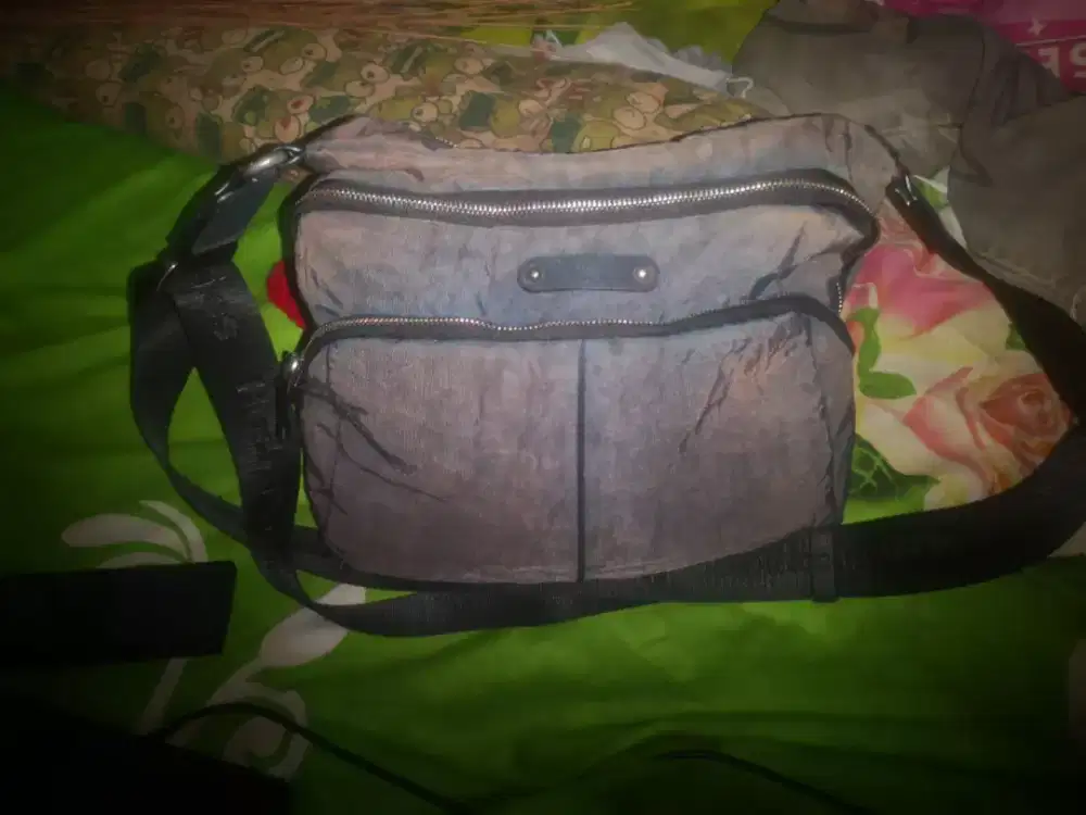 Tas selempang hush puppies