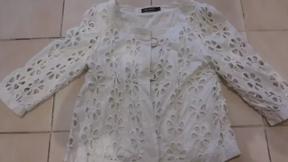 Atasan wanita merk Ecole