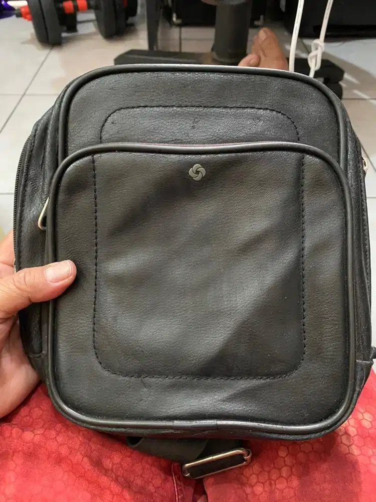 Tas slempang Pria samsonite full kulit ori size 22x19