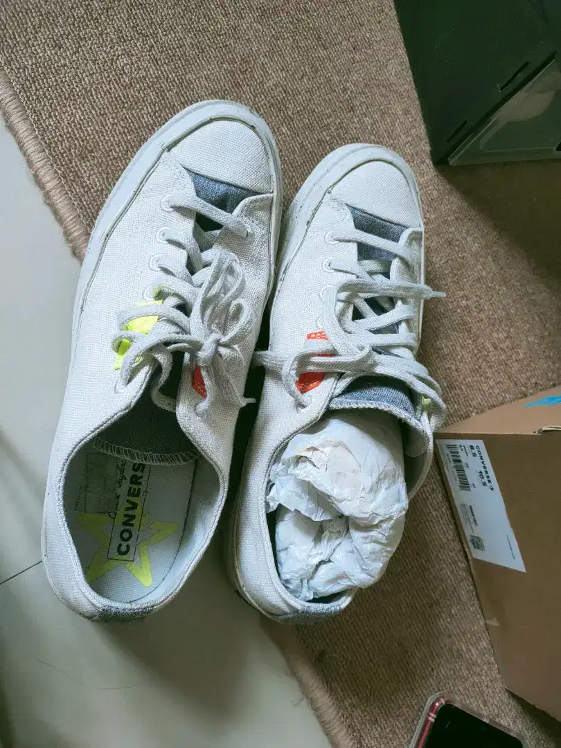 Converse size 42 broken white
