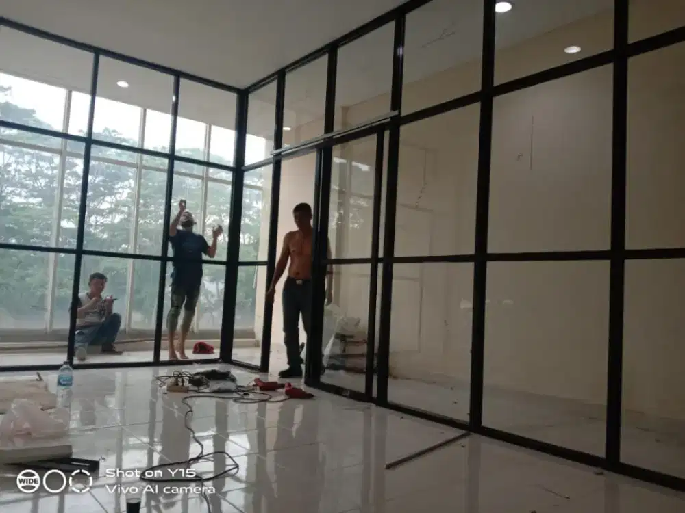 Partisi kaca pintu kaca