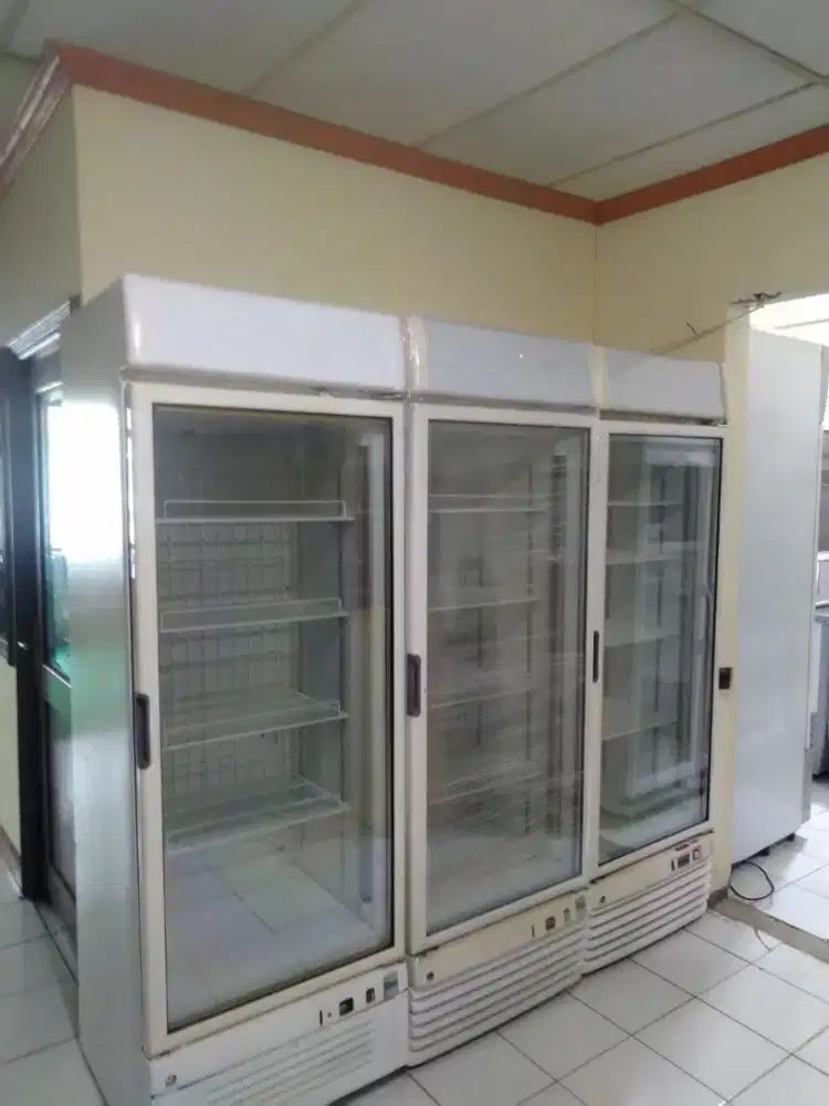 UPRIGHT GLASS DOOR FREEZER BEKAS