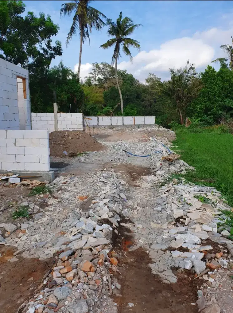 Urug uruk puing bangunan