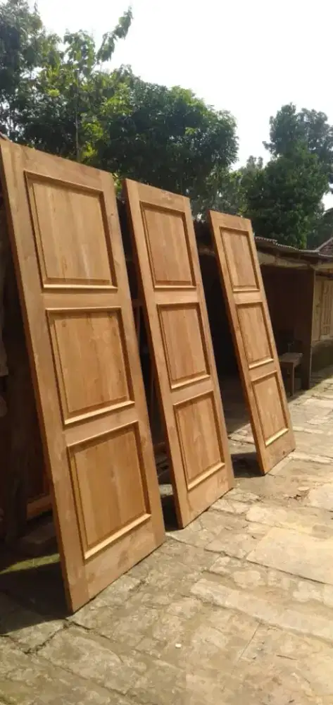 Kusen kamper dan pintu