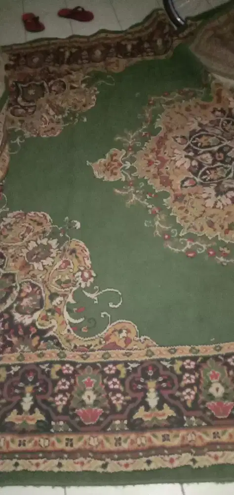 Karpet warna hijau bunga