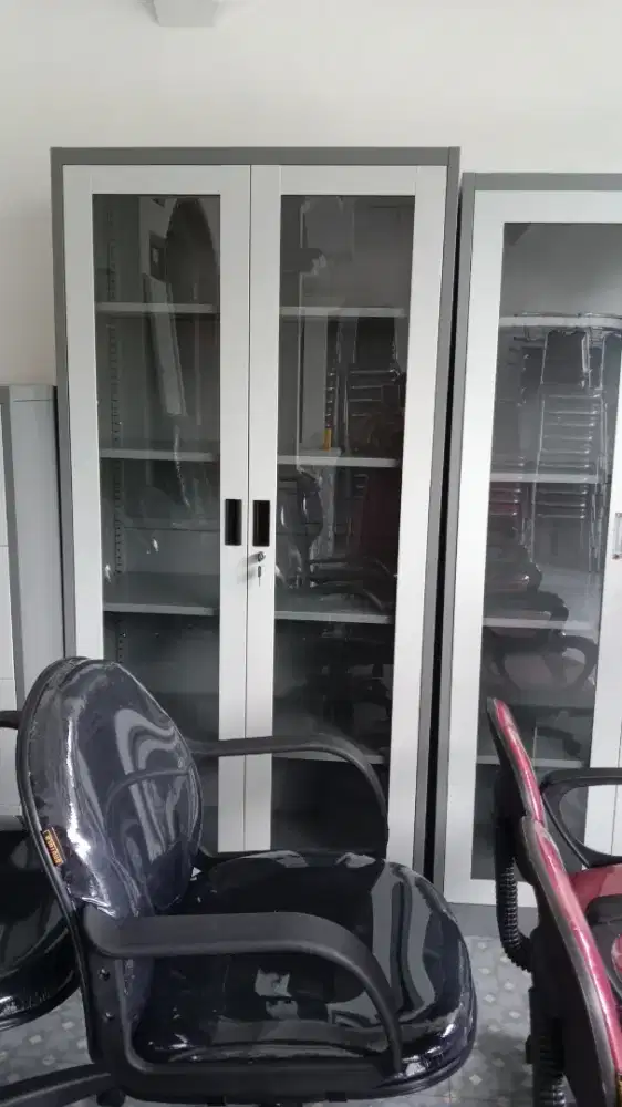 Lemari Arsip Ayun kombinasi, full kaca,full plat BARU      lat BARU