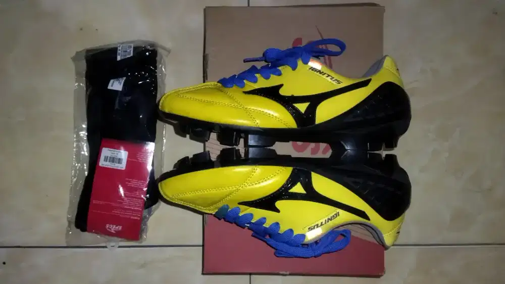 Olx sepatu shop mizuno